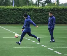 包含阿塞拜疆前锋齐达内代表沃尔夫斯堡队攻入关键一球逼平法兰克福队的词条