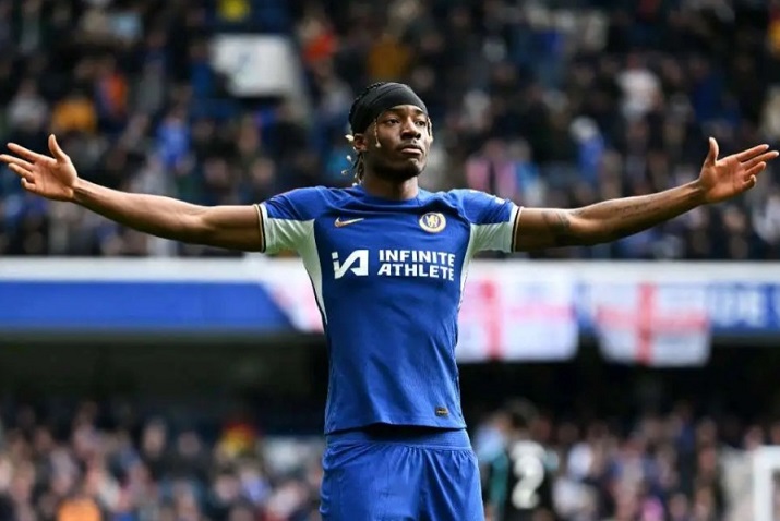 包含切尔西主场战胜埃弗顿，保持不败纪录的词条